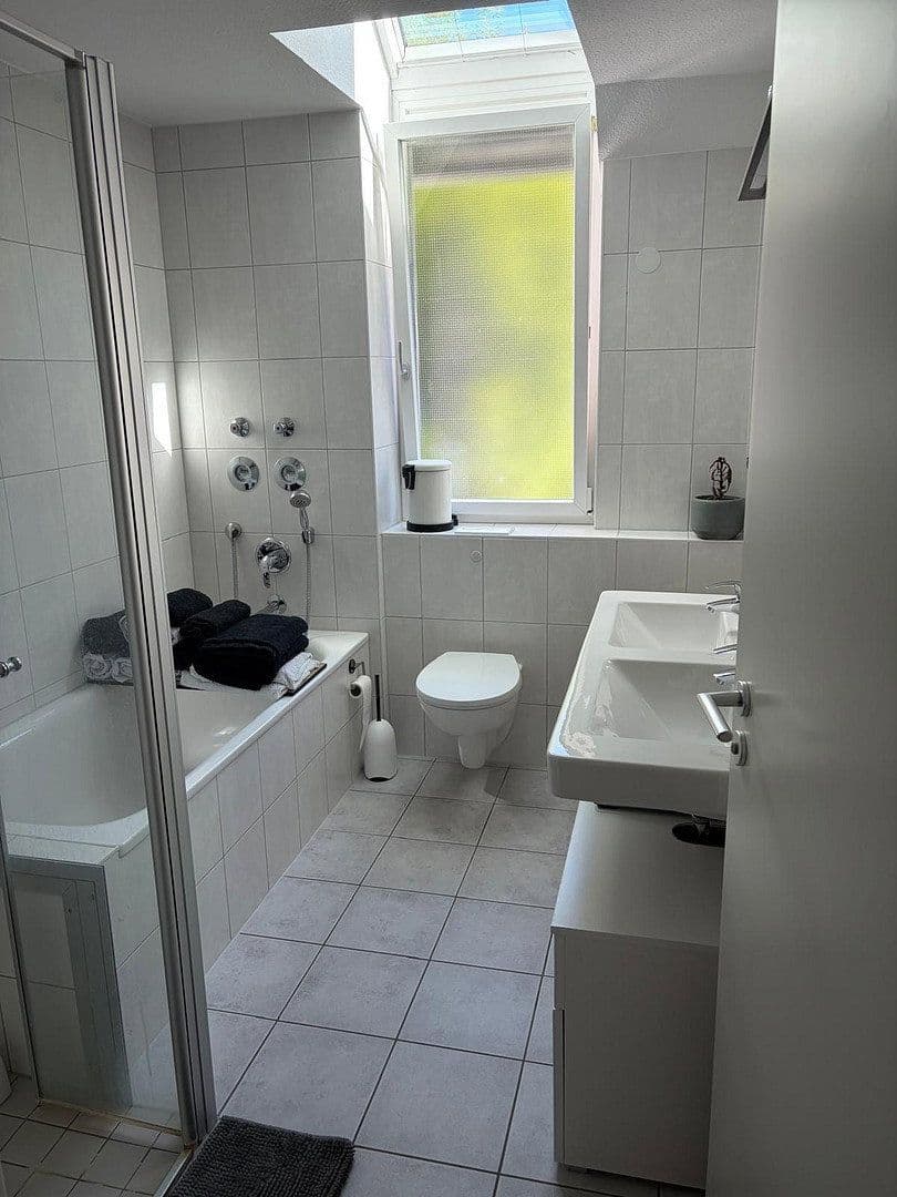 Pronájem bytu 4+1 95 m², Wendlingen am Neckar, Bádensko-Württembersko Pronájem bytu 4+1 95 m², Wendlingen am Neckar, Bádensko-Württembersko
