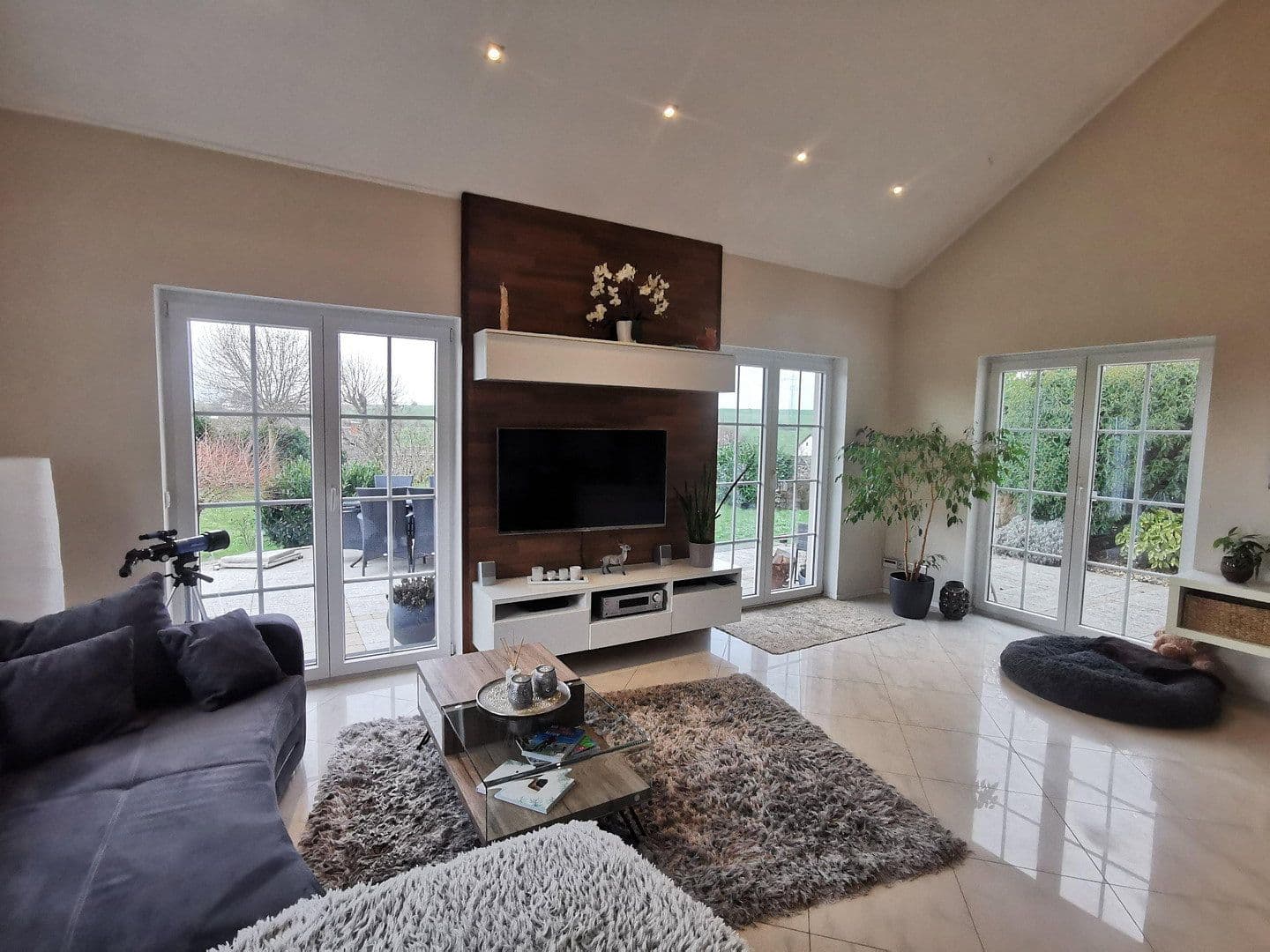 Prodej domu 240 m², pozemek 1.000 m², Gilzem, Porýní-Falc Prodej domu 240 m², pozemek 1.000 m², Gilzem, Porýní-Falc