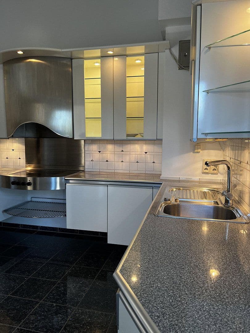 Prodej bytu 4+1 146 m², Essen, Severní Porýní-Vestfálsko Prodej bytu 4+1 146 m², Essen, Severní Porýní-Vestfálsko