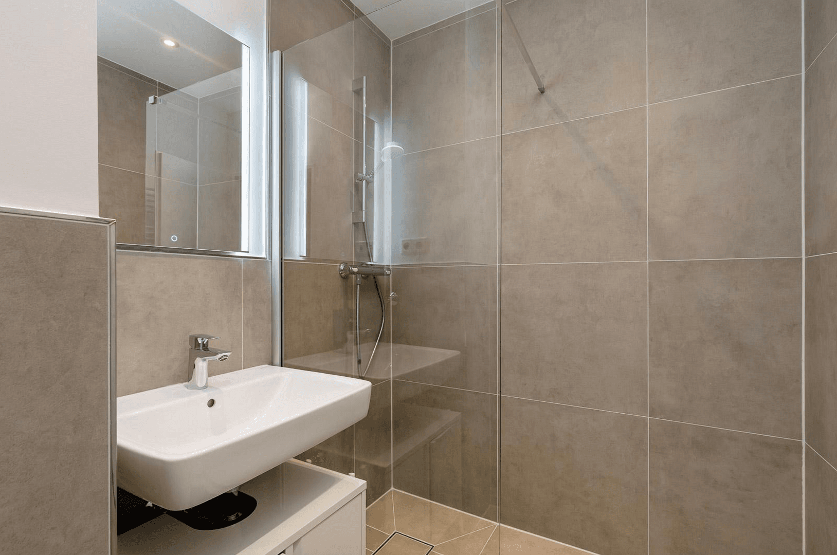Prodej bytu 3+1 65 m², Düsseldorf, Severní Porýní-Vestfálsko Prodej bytu 3+1 65 m², Düsseldorf, Severní Porýní-Vestfálsko