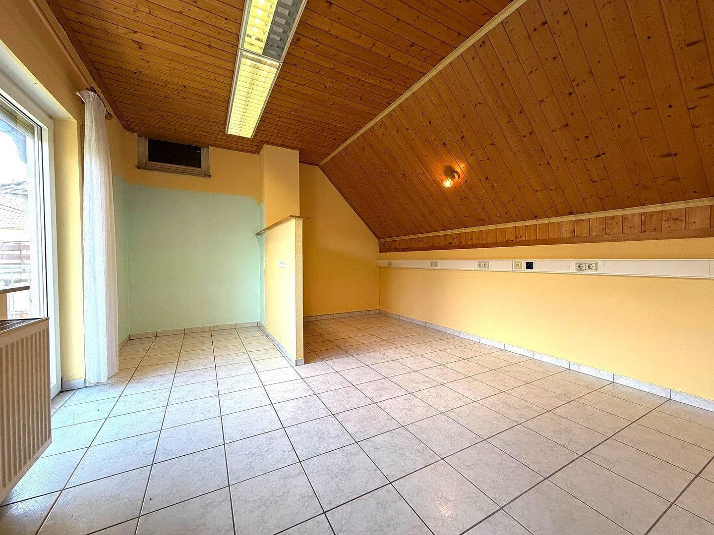 Prodej domu 237 m², pozemek 512 m², Hauptstr. 53, Freisbach, Porýní-Falc Prodej domu 237 m², pozemek 512 m², Hauptstr. 53, Freisbach, Porýní-Falc
