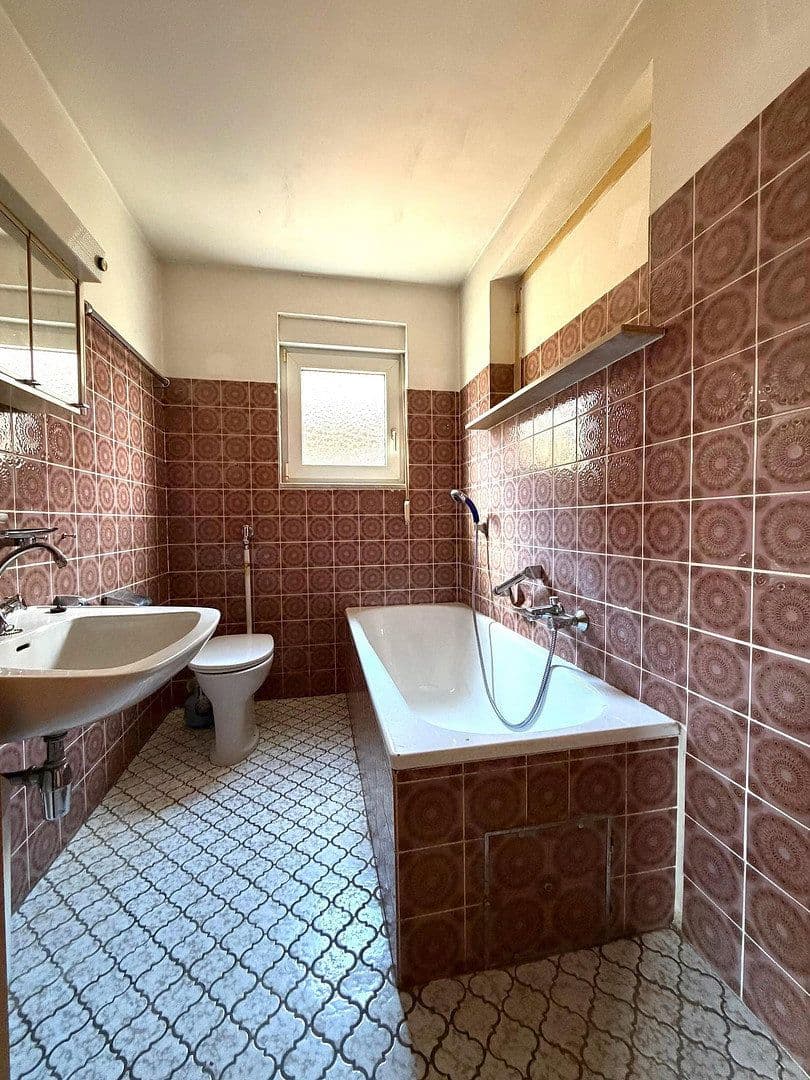 Prodej domu 237 m², pozemek 512 m², Hauptstr. 53, Freisbach, Porýní-Falc Prodej domu 237 m², pozemek 512 m², Hauptstr. 53, Freisbach, Porýní-Falc