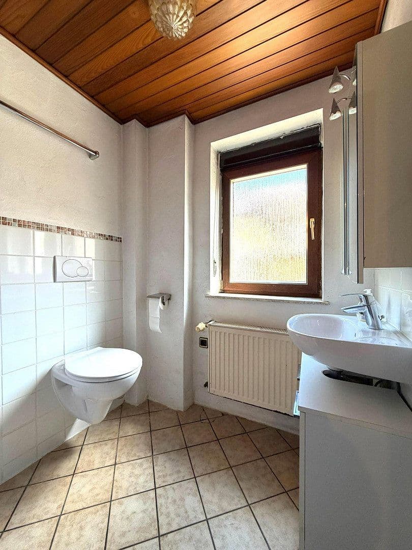 Prodej domu 237 m², pozemek 512 m², Hauptstr. 53, Freisbach, Porýní-Falc Prodej domu 237 m², pozemek 512 m², Hauptstr. 53, Freisbach, Porýní-Falc