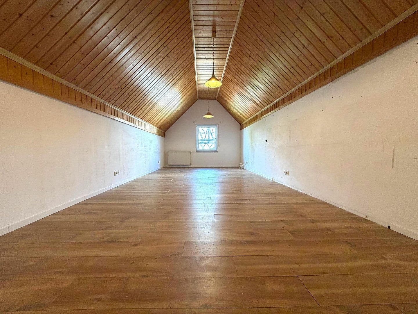 Prodej domu 237 m², pozemek 512 m², Hauptstr. 53, Freisbach, Porýní-Falc Prodej domu 237 m², pozemek 512 m², Hauptstr. 53, Freisbach, Porýní-Falc