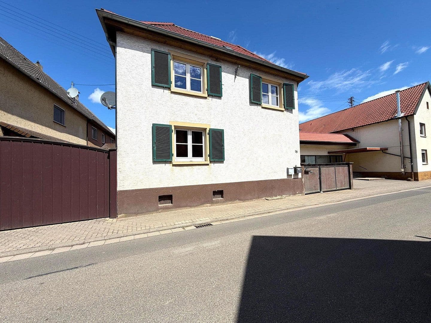 Prodej domu 237 m², pozemek 512 m², Hauptstr. 53, Freisbach, Porýní-Falc Prodej domu 237 m², pozemek 512 m², Hauptstr. 53, Freisbach, Porýní-Falc