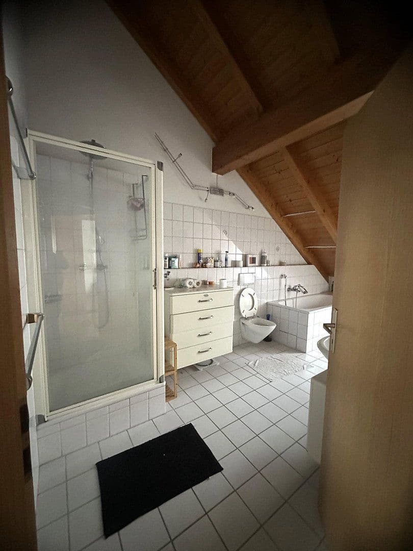 Pronájem bytu 4+1 124 m², Hammerstrasse 3, Lörrach, Bádensko-Württembersko Pronájem bytu 4+1 124 m², Hammerstrasse 3, Lörrach, Bádensko-Württembersko