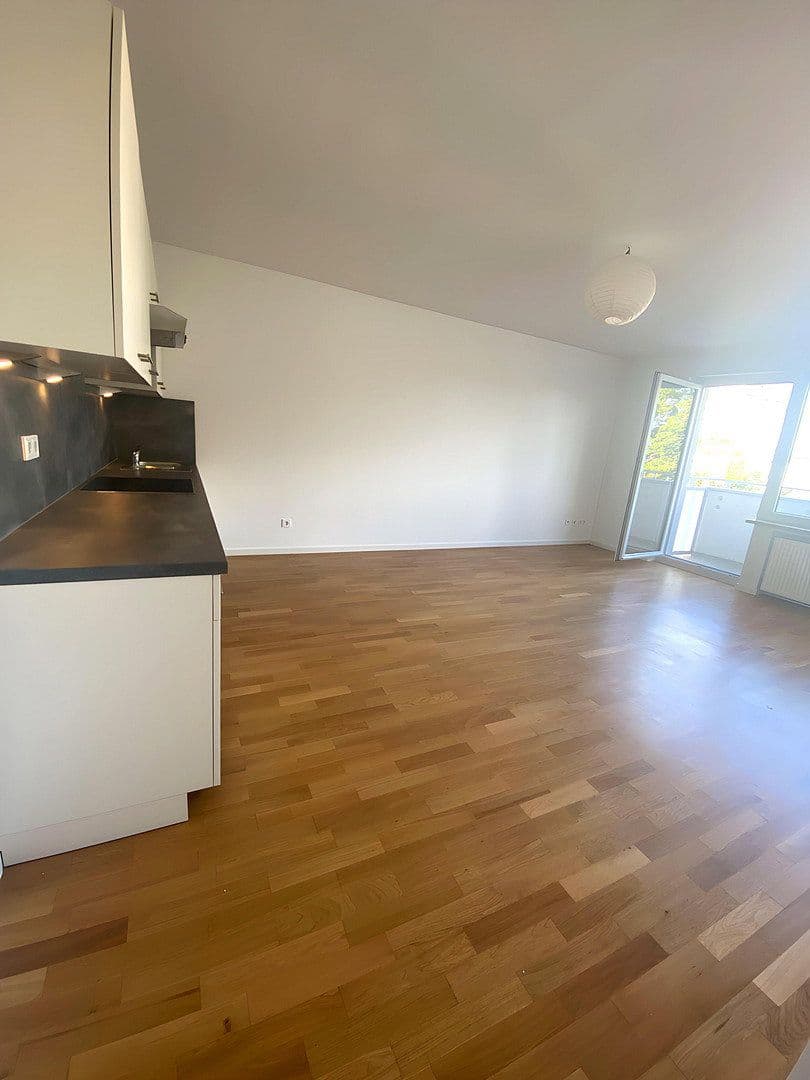 Pronájem bytu 3+1 78 m², Fürstenrieder Str. 35, München, Bavorsko Pronájem bytu 3+1 78 m², Fürstenrieder Str. 35, München, Bavorsko