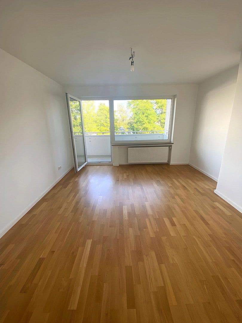 Pronájem bytu 3+1 78 m², Fürstenrieder Str. 35, München, Bavorsko Pronájem bytu 3+1 78 m², Fürstenrieder Str. 35, München, Bavorsko