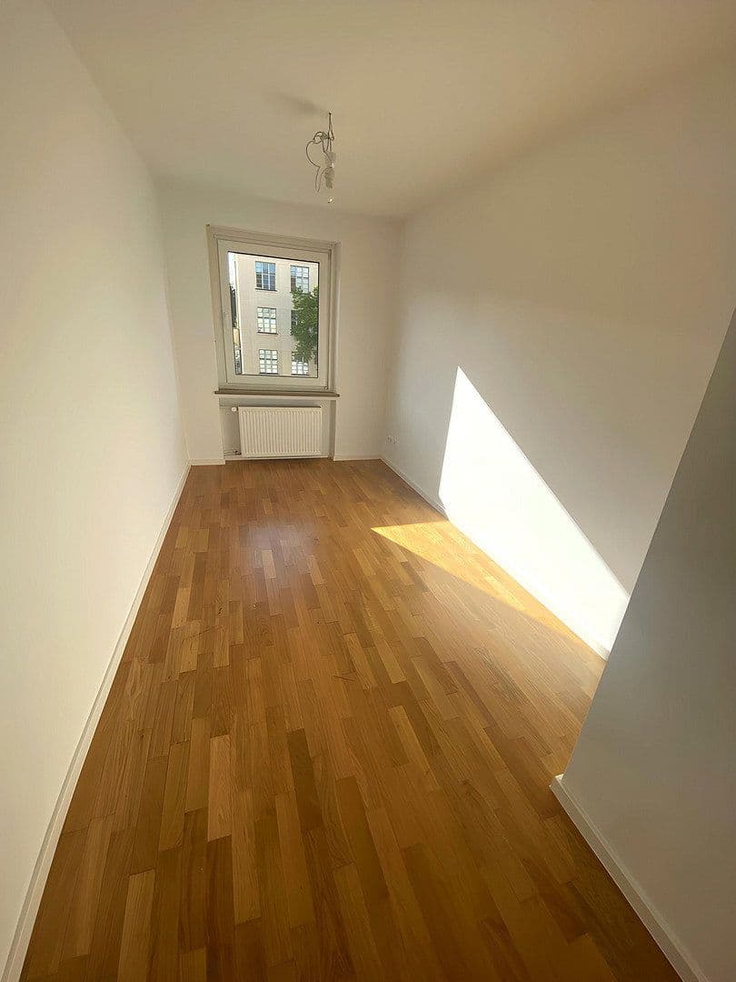 Pronájem bytu 3+1 78 m², Fürstenrieder Str. 35, München, Bavorsko Pronájem bytu 3+1 78 m², Fürstenrieder Str. 35, München, Bavorsko