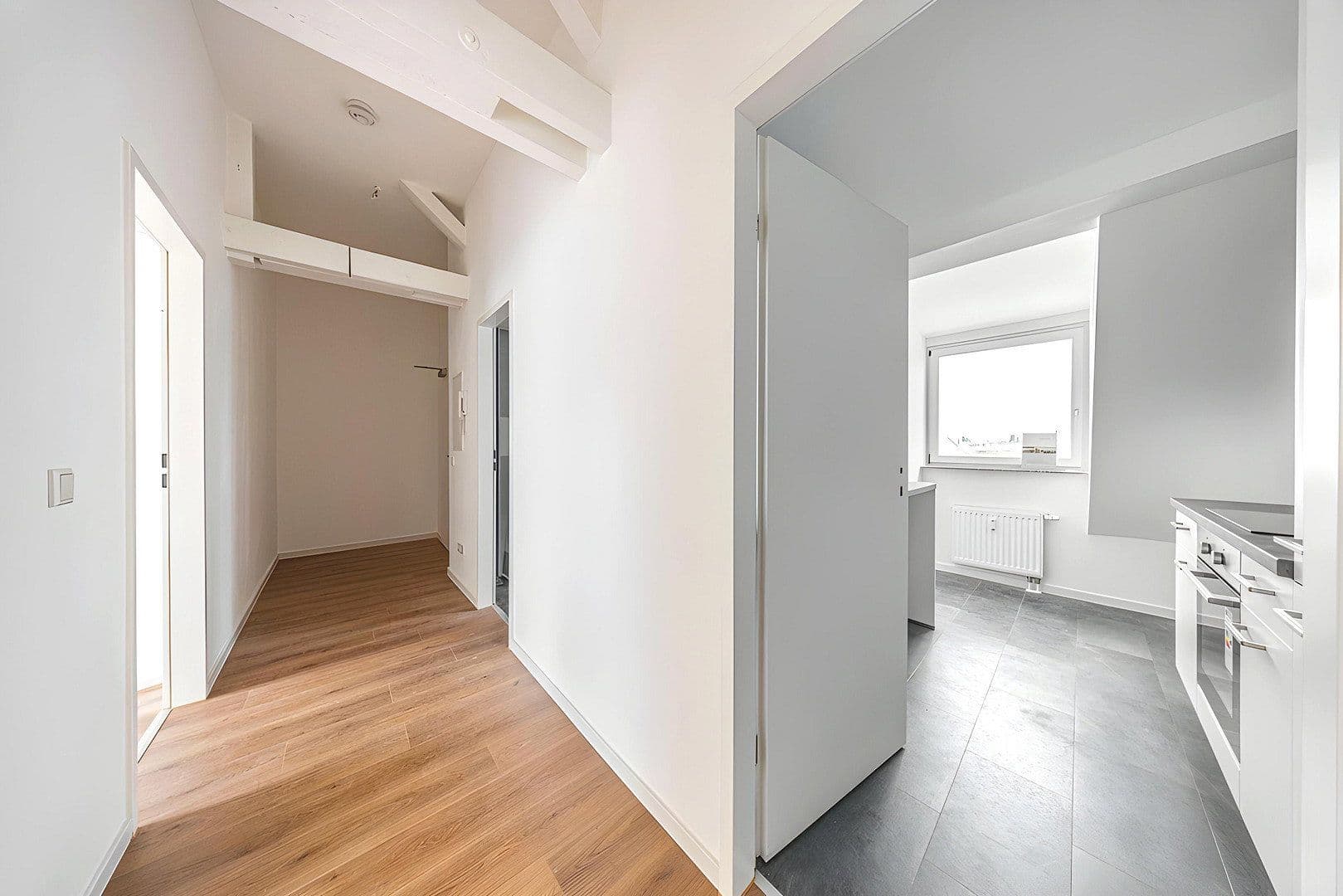 Pronájem bytu 3+1 78 m², Kohlgartenstraße 65, Leipzig, Sasko Pronájem bytu 3+1 78 m², Kohlgartenstraße 65, Leipzig, Sasko
