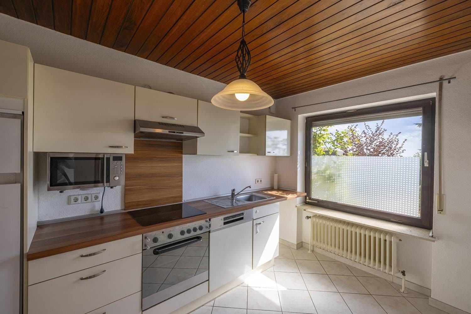 Prodej domu 260 m², pozemek 2.258 m², Gundelsheim, Bádensko-Württembersko Prodej domu 260 m², pozemek 2.258 m², Gundelsheim, Bádensko-Württembersko
