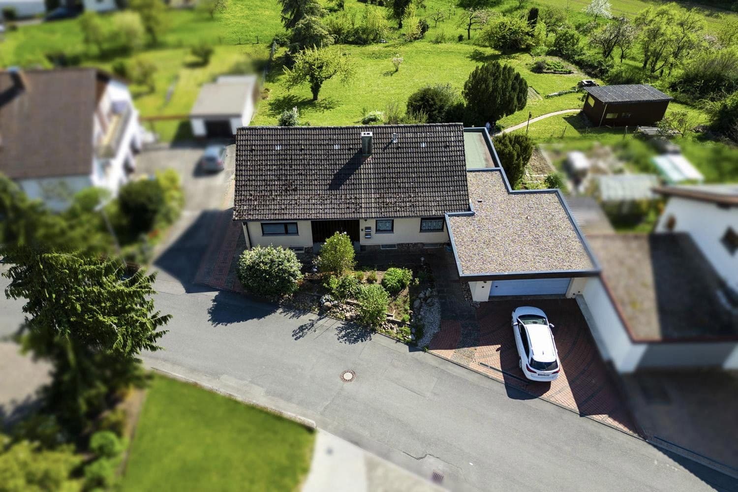 Prodej domu 260 m², pozemek 2.258 m², Gundelsheim, Bádensko-Württembersko Prodej domu 260 m², pozemek 2.258 m², Gundelsheim, Bádensko-Württembersko