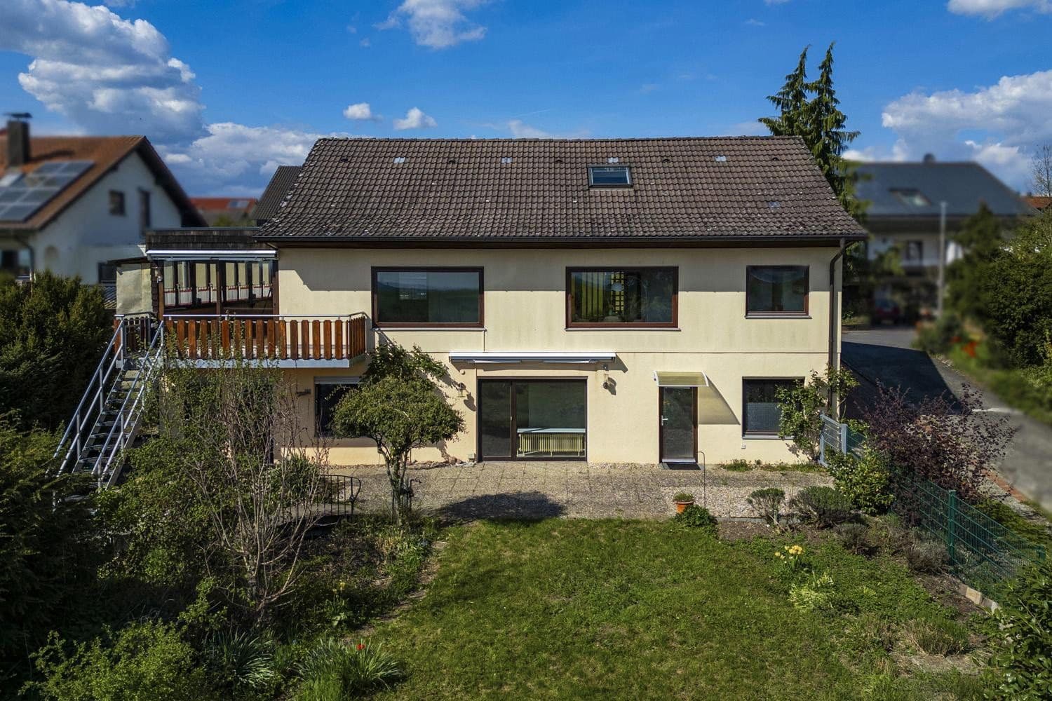 Prodej domu 260 m², pozemek 2.258 m², Gundelsheim, Bádensko-Württembersko Prodej domu 260 m², pozemek 2.258 m², Gundelsheim, Bádensko-Württembersko