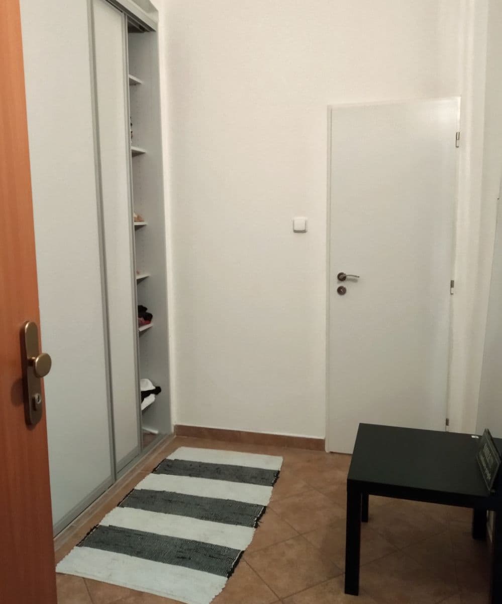 Pronájem bytu 1+kk 38 m², Ruská, Praha, Praha Pronájem bytu 1+kk 38 m², Ruská, Praha, Praha