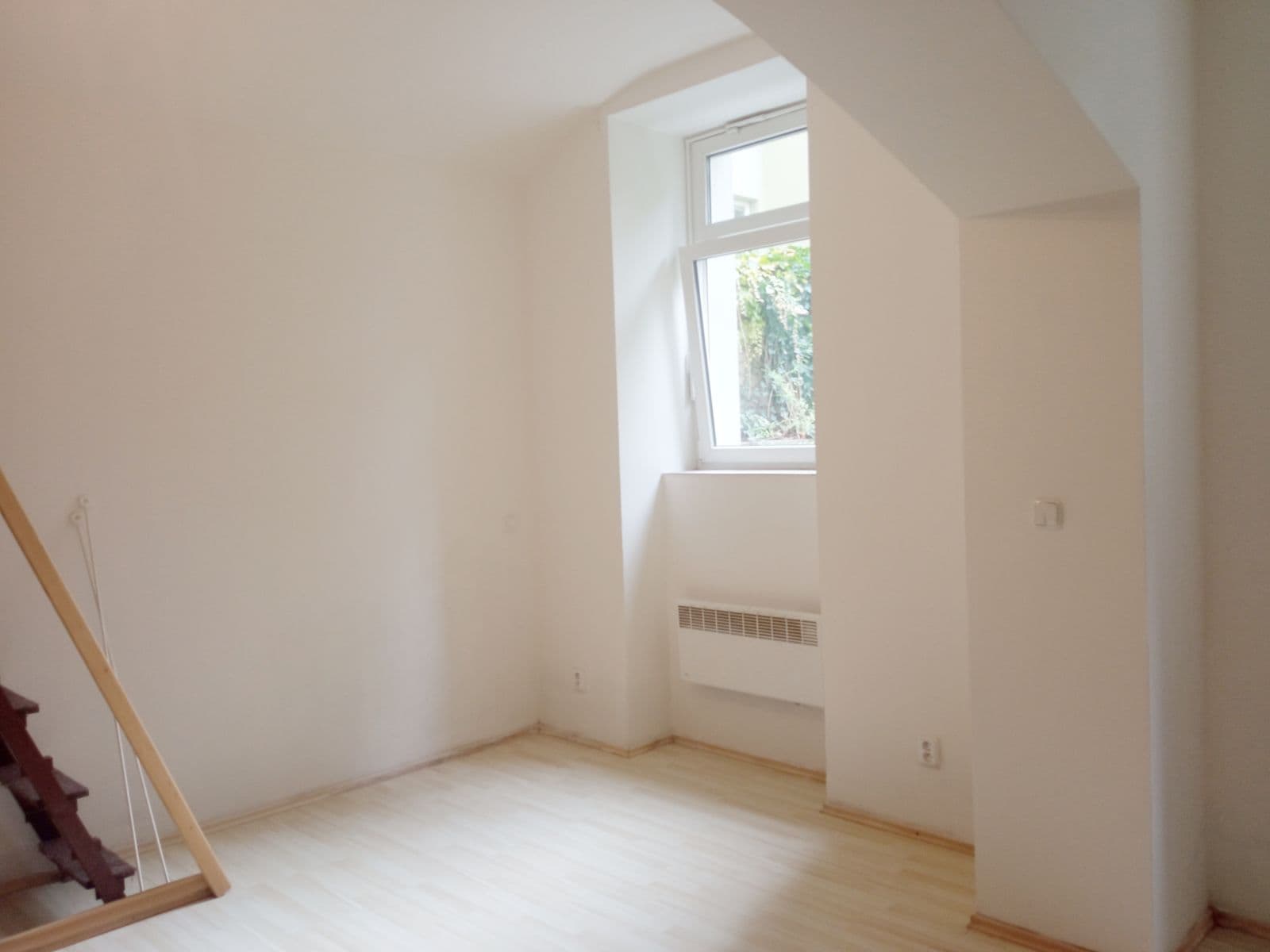 Pronájem bytu 1+kk 38 m², Ruská, Praha, Praha Pronájem bytu 1+kk 38 m², Ruská, Praha, Praha