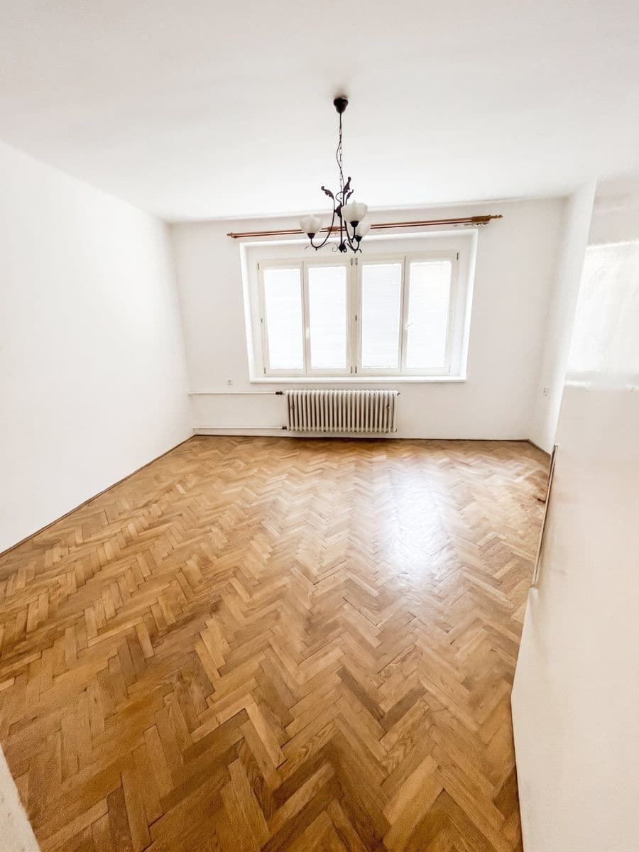 Pronájem bytu 4+kk 90 m², Barrandova, Kladno, Středočeský kraj Pronájem bytu 4+kk 90 m², Barrandova, Kladno, Středočeský kraj