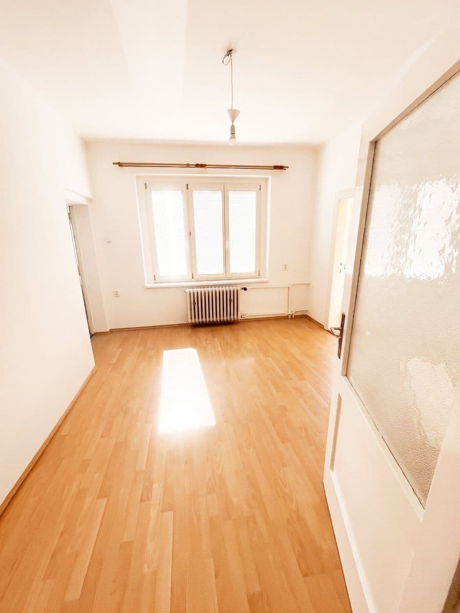 Pronájem bytu 4+kk 90 m², Barrandova, Kladno, Středočeský kraj Pronájem bytu 4+kk 90 m², Barrandova, Kladno, Středočeský kraj