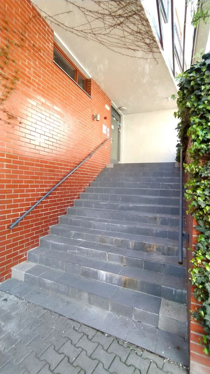 Pronájem bytu 1+kk 28 m², Pod Kavalírkou, Praha, Praha Pronájem bytu 1+kk 28 m², Pod Kavalírkou, Praha, Praha