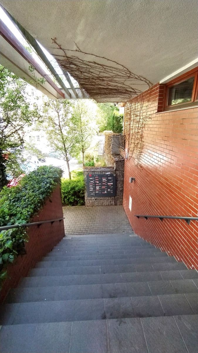 Pronájem bytu 1+kk 28 m², Pod Kavalírkou, Praha, Praha Pronájem bytu 1+kk 28 m², Pod Kavalírkou, Praha, Praha