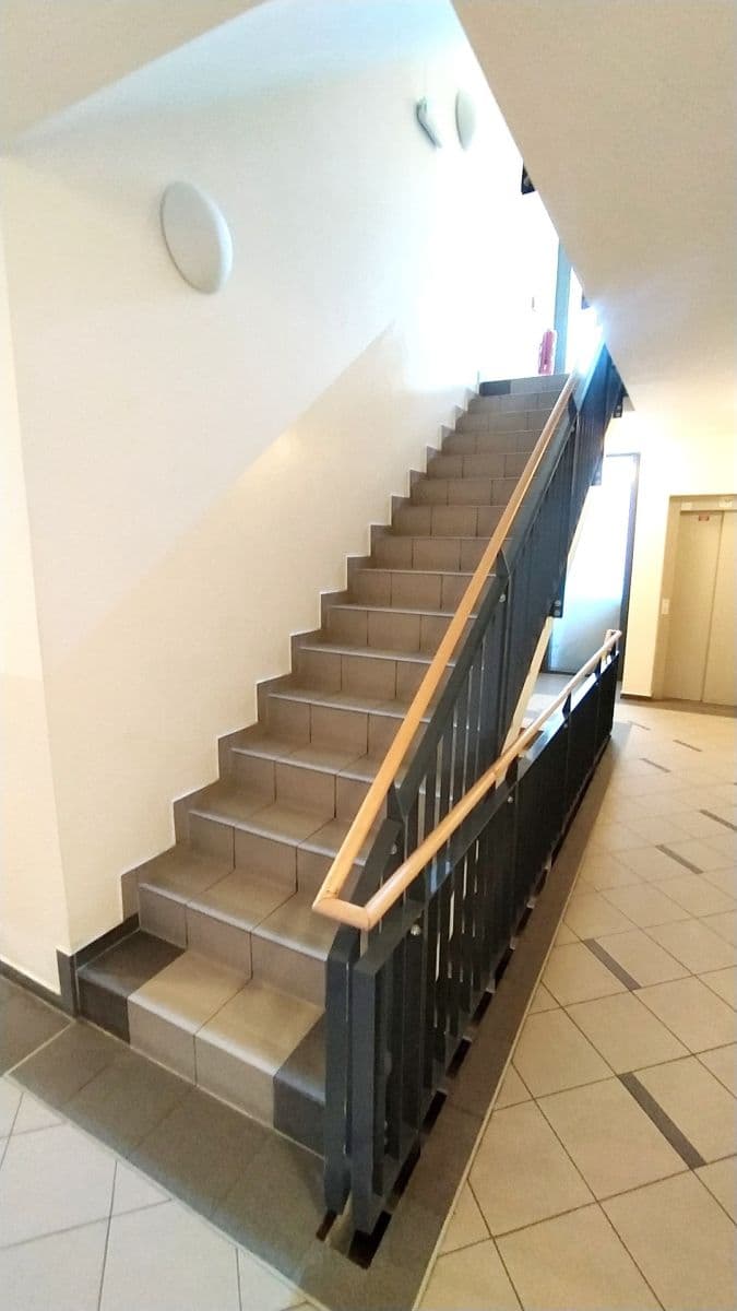 Pronájem bytu 1+kk 28 m², Pod Kavalírkou, Praha, Praha Pronájem bytu 1+kk 28 m², Pod Kavalírkou, Praha, Praha