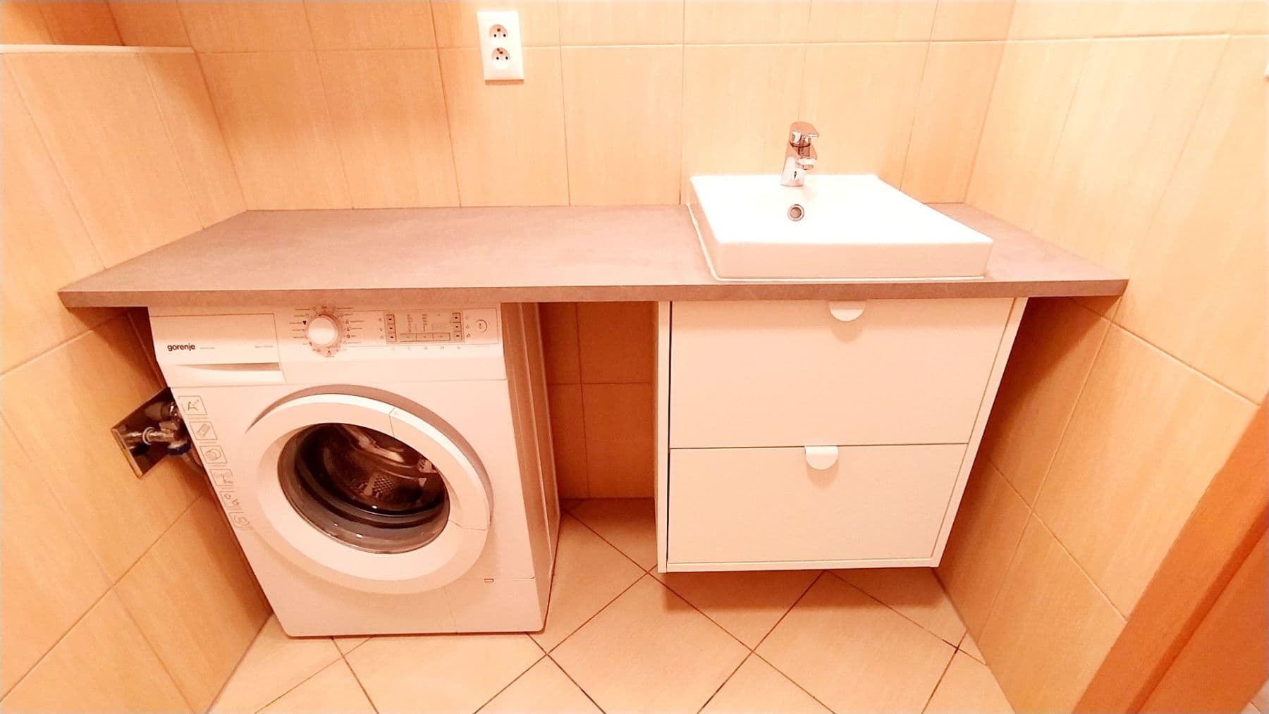 Pronájem bytu 1+kk 28 m², Pod Kavalírkou, Praha, Praha Pronájem bytu 1+kk 28 m², Pod Kavalírkou, Praha, Praha