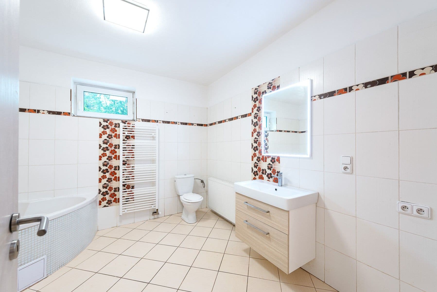 Pronájem domu 241 m², pozemek 977 m², Okrouhlo, Středočeský kraj Pronájem domu 241 m², pozemek 977 m², Okrouhlo, Středočeský kraj