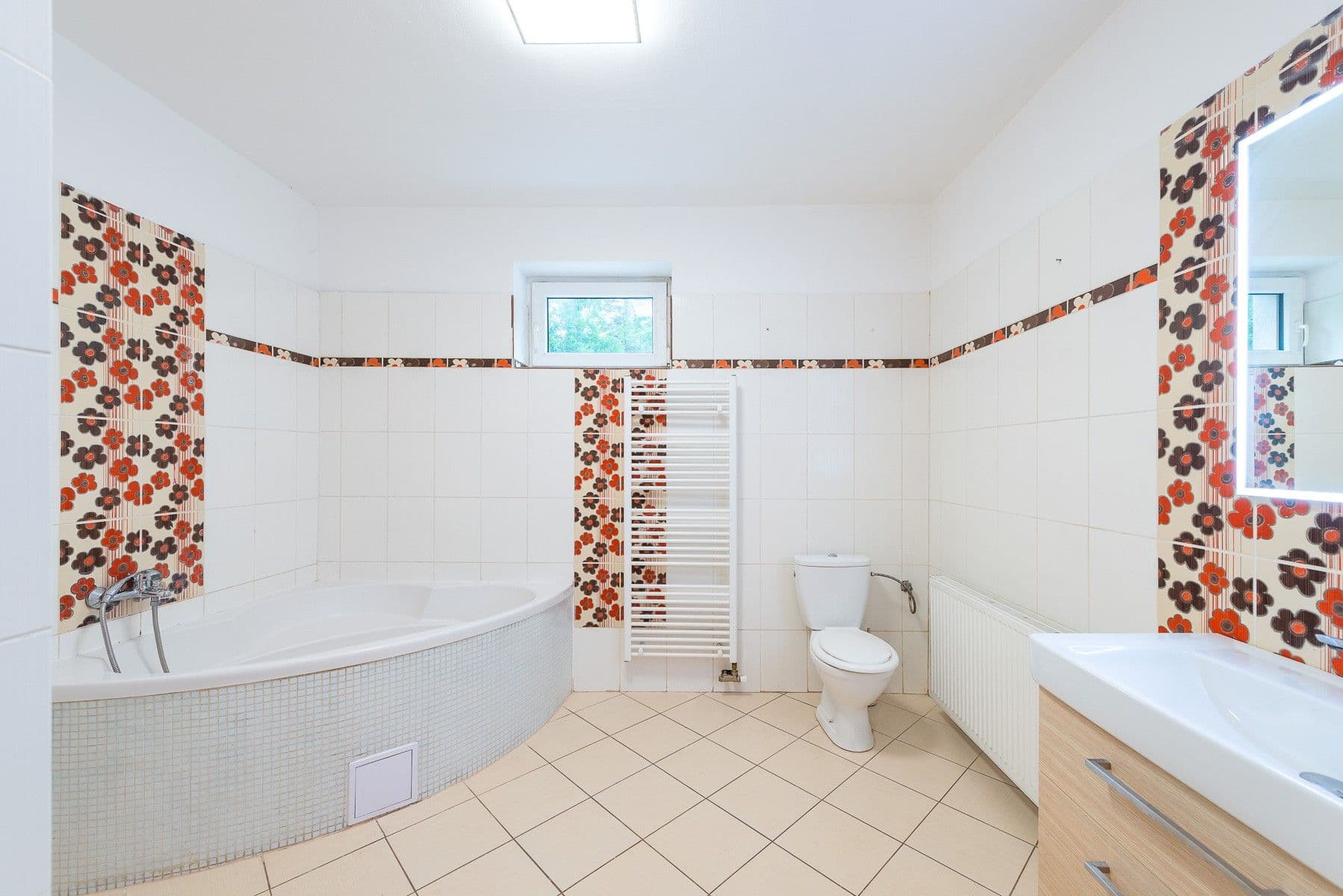 Pronájem domu 241 m², pozemek 977 m², Okrouhlo, Středočeský kraj Pronájem domu 241 m², pozemek 977 m², Okrouhlo, Středočeský kraj