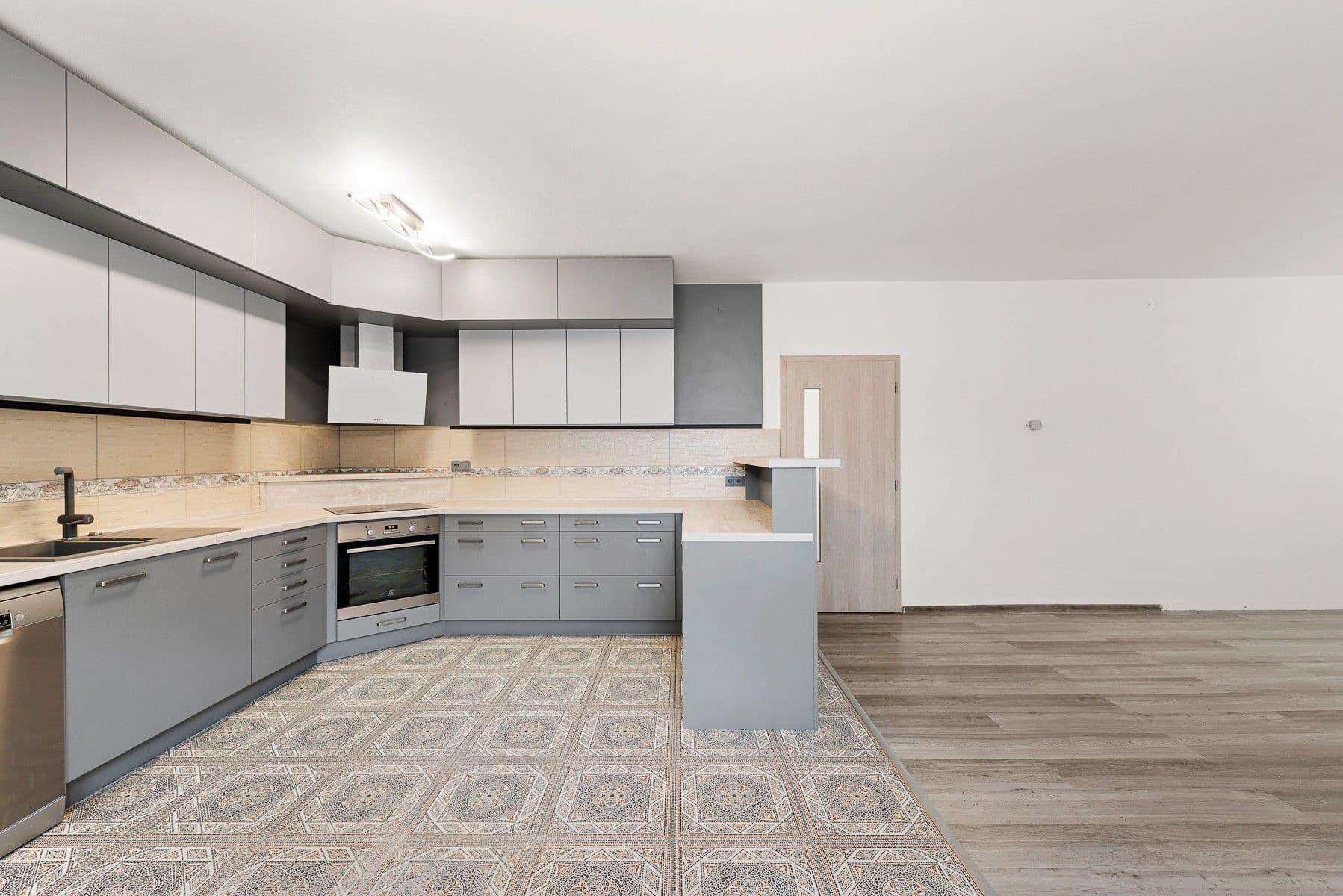 Pronájem domu 241 m², pozemek 977 m², Okrouhlo, Středočeský kraj Pronájem domu 241 m², pozemek 977 m², Okrouhlo, Středočeský kraj