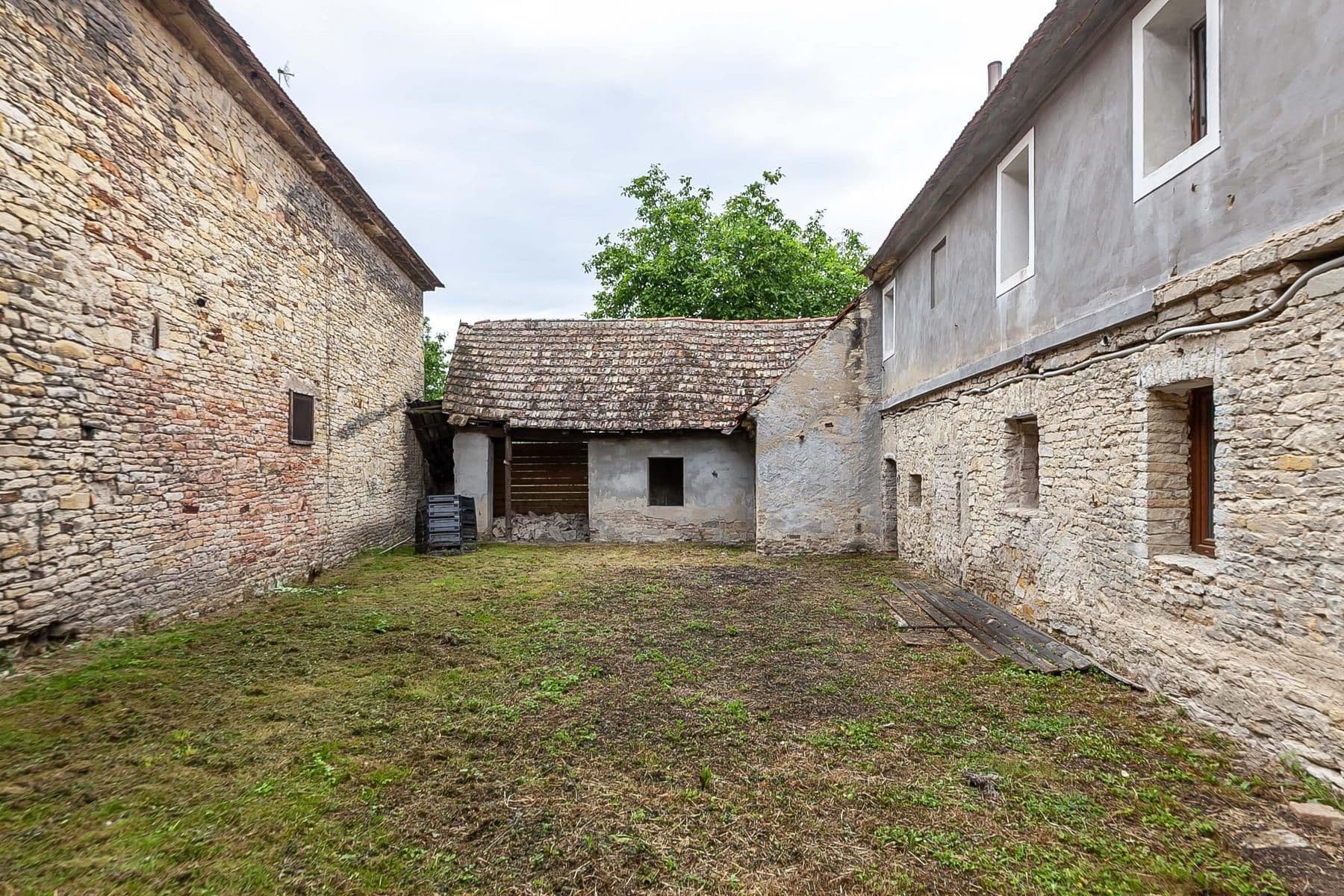 Prodej domu 210 m², pozemek 399 m², Kropáčova Vrutice, Středočeský kraj Prodej domu 210 m², pozemek 399 m², Kropáčova Vrutice, Středočeský kraj