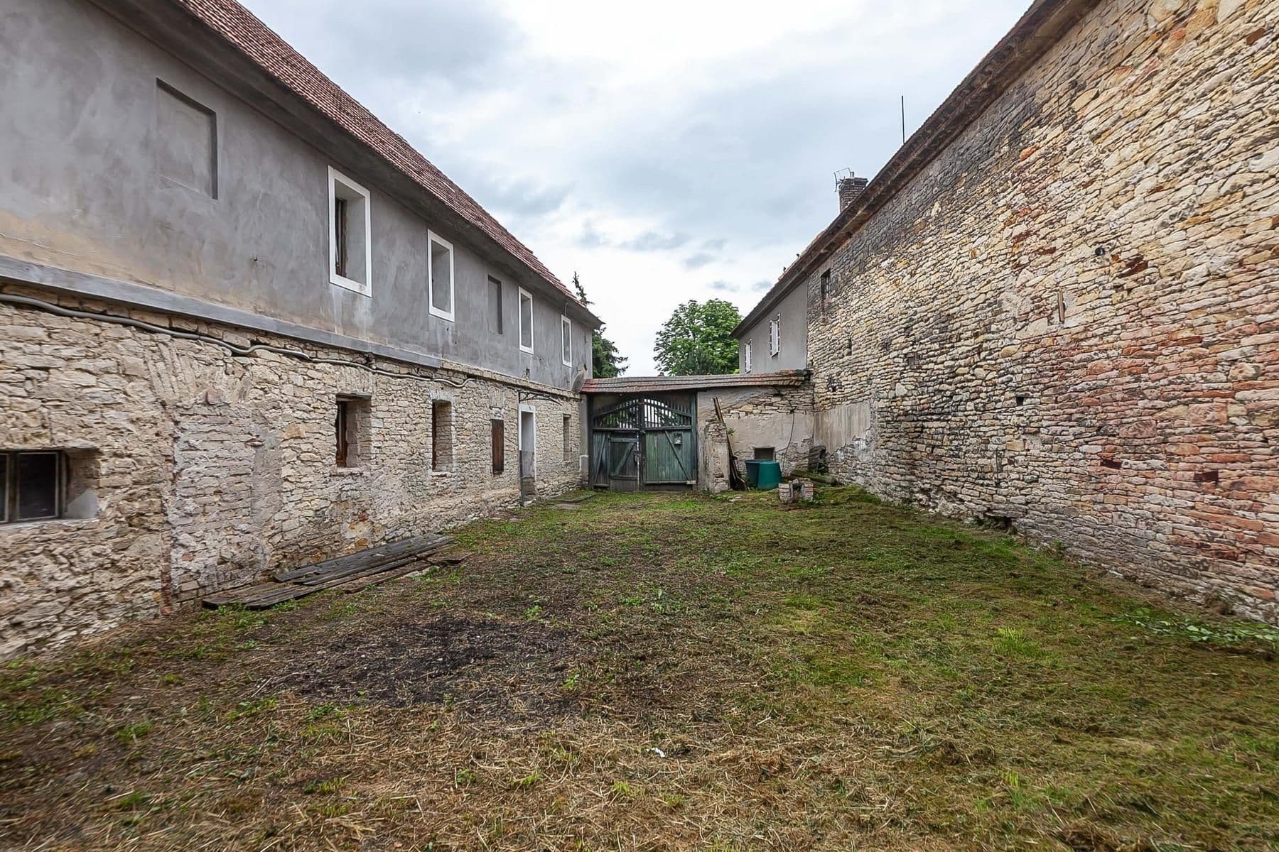 Prodej domu 210 m², pozemek 399 m², Kropáčova Vrutice, Středočeský kraj Prodej domu 210 m², pozemek 399 m², Kropáčova Vrutice, Středočeský kraj