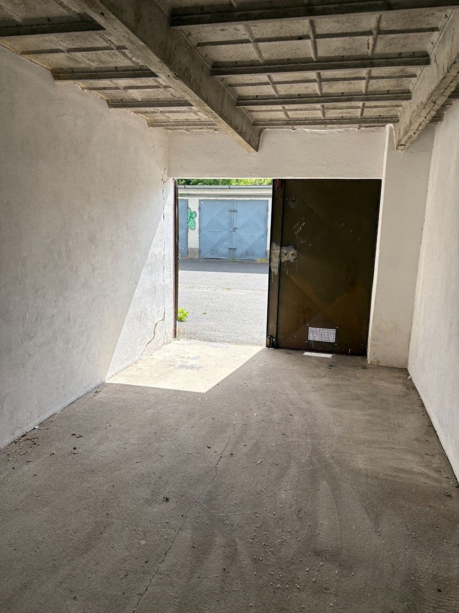 Pronájem garáže 17 m², Přetlucká, Praha, Praha Pronájem garáže 17 m², Přetlucká, Praha, Praha