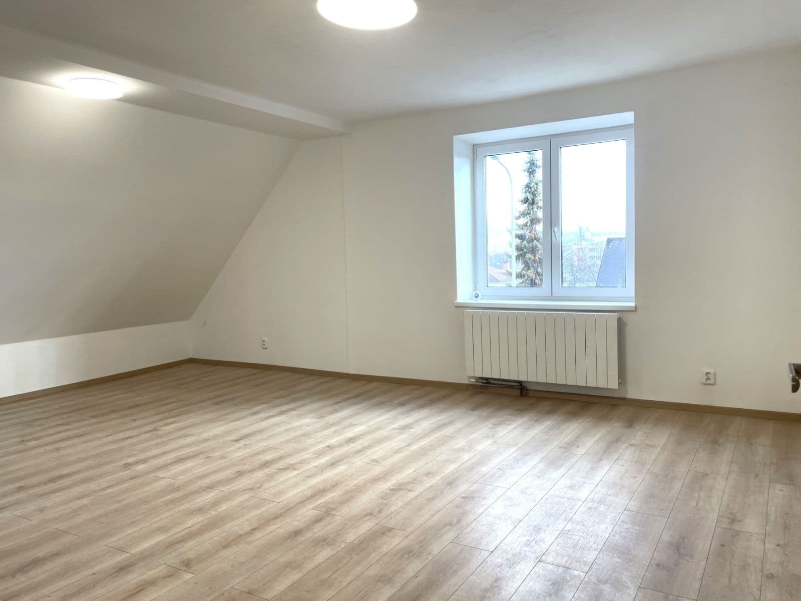 Pronájem domu 200 m², pozemek 700 m², Jiráskova, Frýdek-Místek, Moravskoslezský kraj Pronájem domu 200 m², pozemek 700 m², Jiráskova, Frýdek-Místek, Moravskoslezský kraj