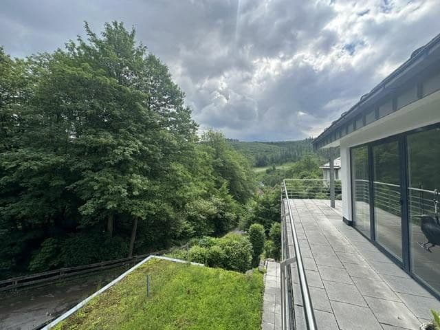 Prodej domu 214 m², pozemek 2.250 m², Lüdenscheid, Severní Porýní-Vestfálsko Prodej domu 214 m², pozemek 2.250 m², Lüdenscheid, Severní Porýní-Vestfálsko