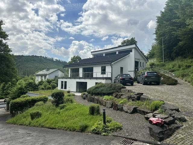 Prodej domu 214 m², pozemek 2.250 m², Lüdenscheid, Severní Porýní-Vestfálsko Prodej domu 214 m², pozemek 2.250 m², Lüdenscheid, Severní Porýní-Vestfálsko