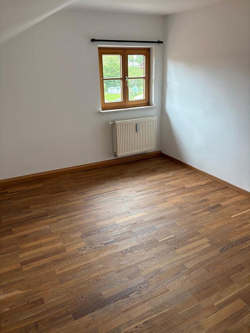 Pronájem domu 92 m², pozemek 600 m², Reichersbeuern, Bavorsko Pronájem domu 92 m², pozemek 600 m², Reichersbeuern, Bavorsko