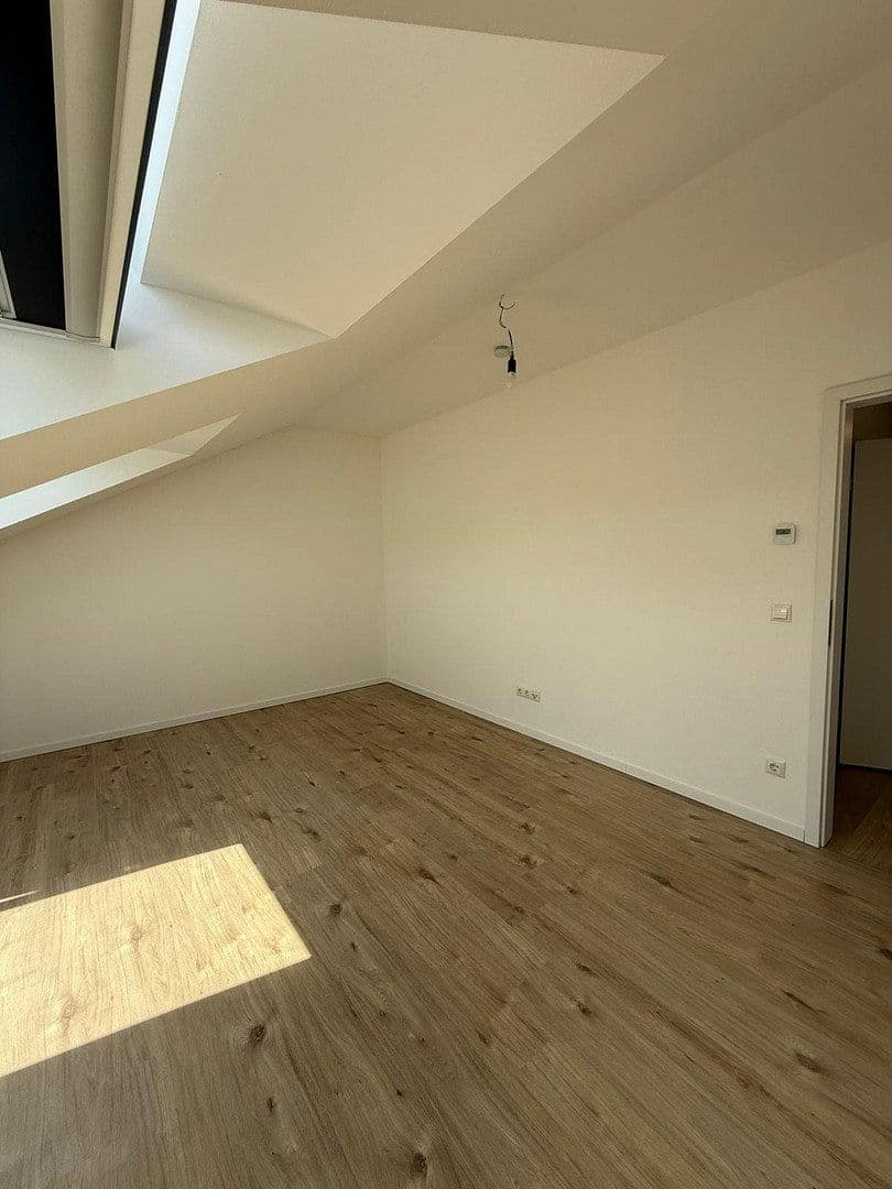Pronájem bytu 3+1 75 m², Bergneustadt, Severní Porýní-Vestfálsko Pronájem bytu 3+1 75 m², Bergneustadt, Severní Porýní-Vestfálsko