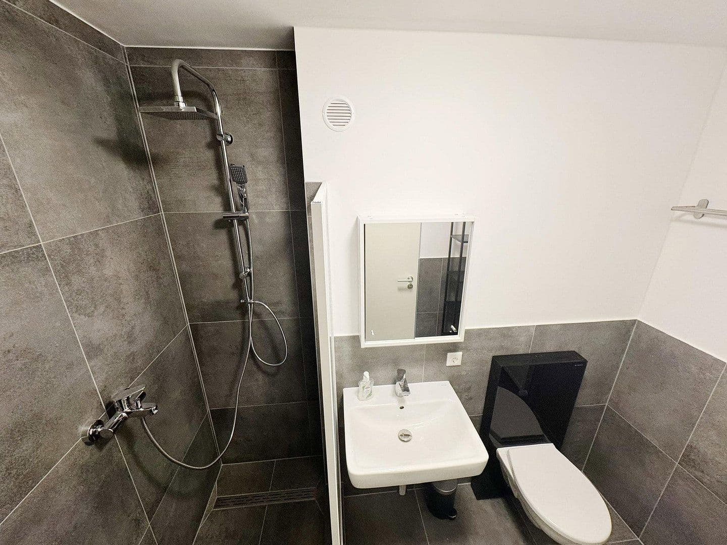 Pronájem bytu 14 m², Brieger Straße 9, München, Bavorsko Pronájem bytu 14 m², Brieger Straße 9, München, Bavorsko