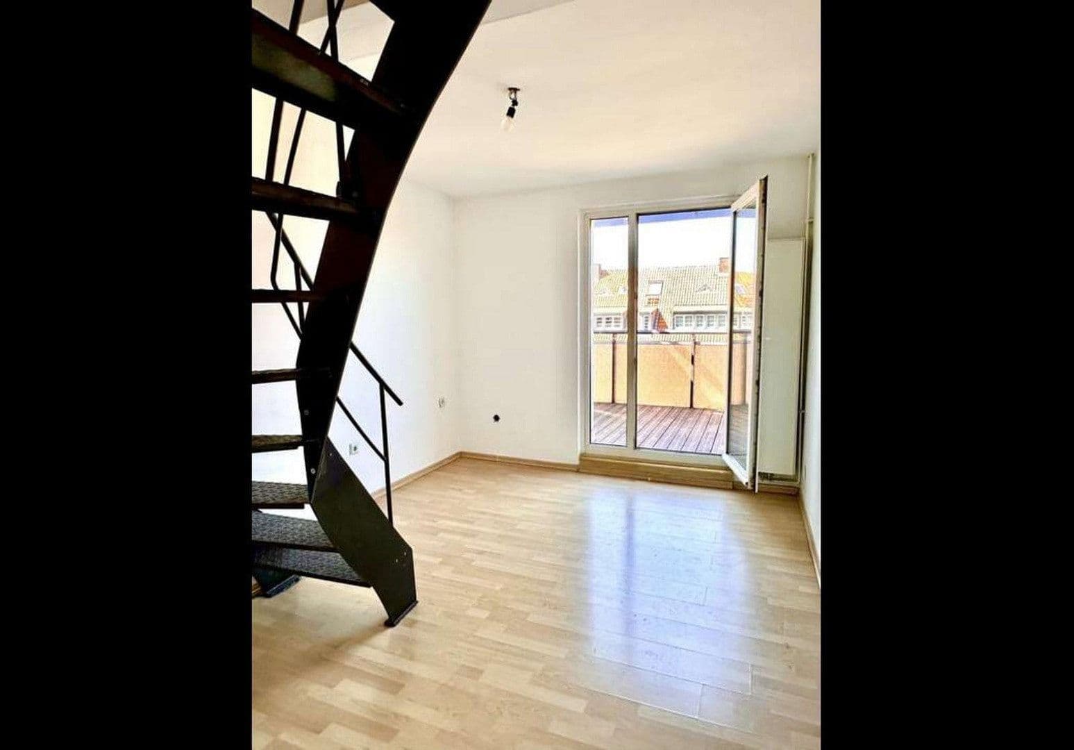 Pronájem bytu 4+1 105 m², Yorckstr, Düsseldorf, Severní Porýní-Vestfálsko Pronájem bytu 4+1 105 m², Yorckstr, Düsseldorf, Severní Porýní-Vestfálsko