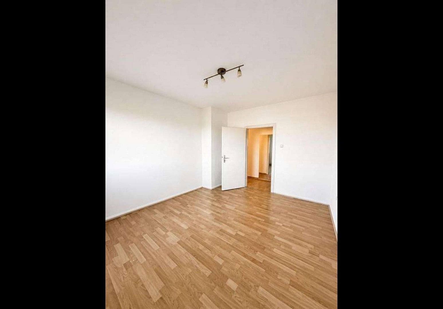 Pronájem bytu 4+1 105 m², Yorckstr, Düsseldorf, Severní Porýní-Vestfálsko Pronájem bytu 4+1 105 m², Yorckstr, Düsseldorf, Severní Porýní-Vestfálsko
