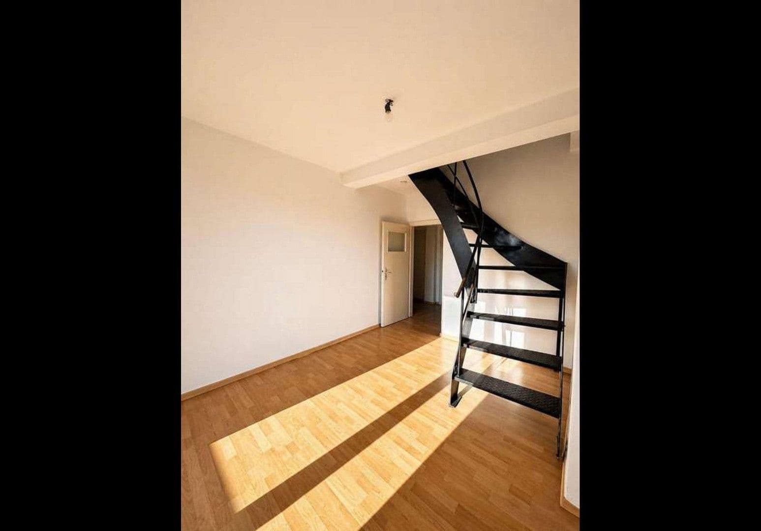 Pronájem bytu 4+1 105 m², Yorckstr, Düsseldorf, Severní Porýní-Vestfálsko Pronájem bytu 4+1 105 m², Yorckstr, Düsseldorf, Severní Porýní-Vestfálsko