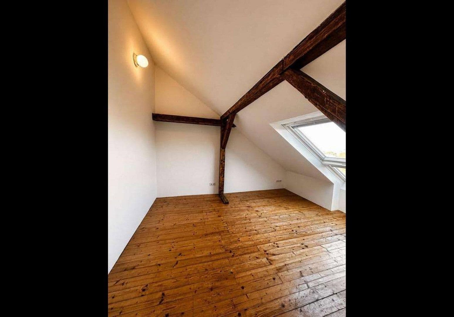 Pronájem bytu 4+1 105 m², Yorckstr, Düsseldorf, Severní Porýní-Vestfálsko Pronájem bytu 4+1 105 m², Yorckstr, Düsseldorf, Severní Porýní-Vestfálsko