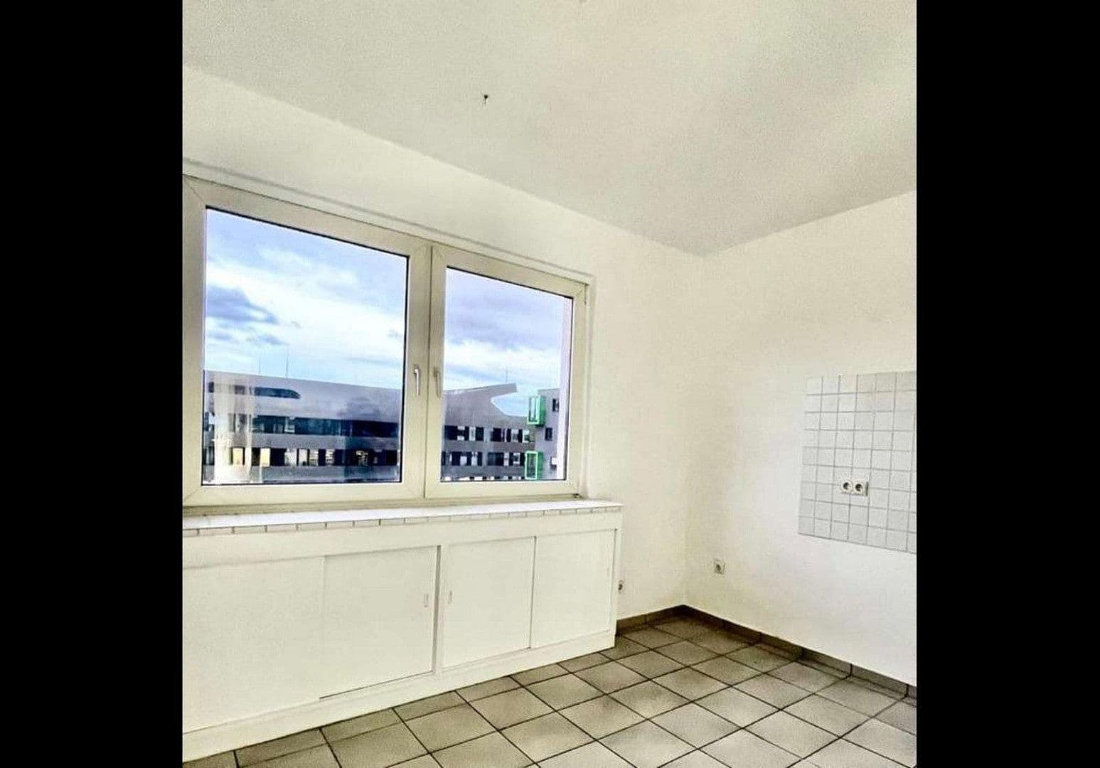 Pronájem bytu 4+1 105 m², Yorckstr, Düsseldorf, Severní Porýní-Vestfálsko Pronájem bytu 4+1 105 m², Yorckstr, Düsseldorf, Severní Porýní-Vestfálsko