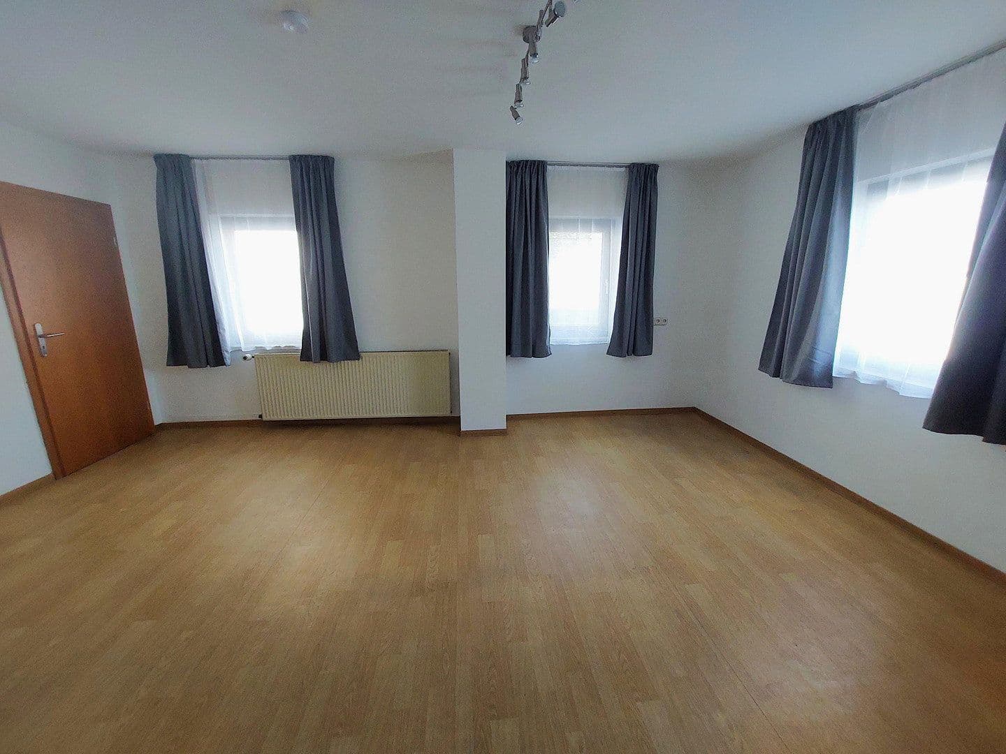 Prodej domu 117 m², pozemek 465 m², Langenlonsheim, Porýní-Falc Prodej domu 117 m², pozemek 465 m², Langenlonsheim, Porýní-Falc