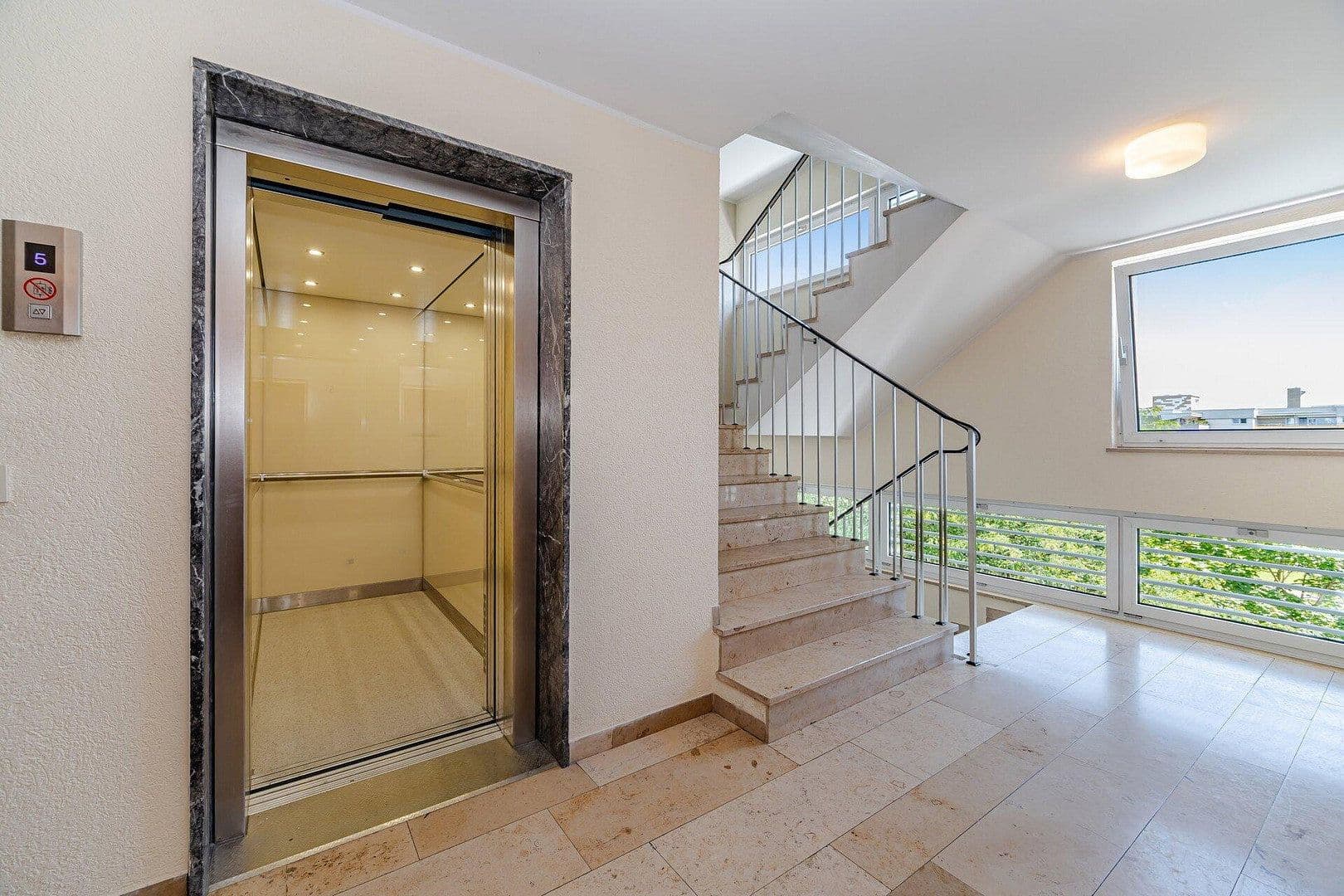 Prodej bytu 2+1 60 m², Wittelsbacherstraße 38, Germering, Bavorsko Prodej bytu 2+1 60 m², Wittelsbacherstraße 38, Germering, Bavorsko