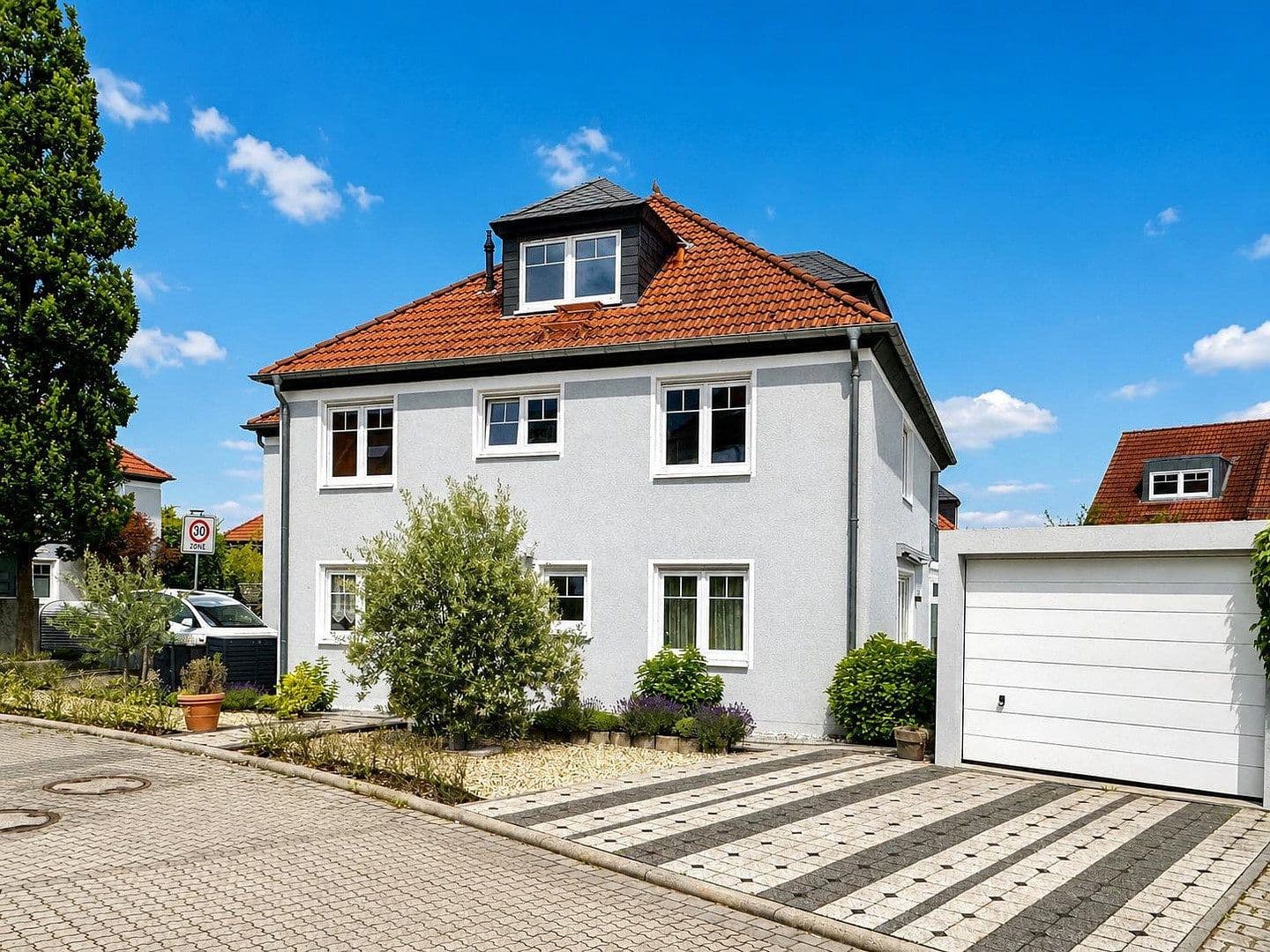 Prodej domu 207 m², pozemek 328 m², Bad Vilbel, Hessen Prodej domu 207 m², pozemek 328 m², Bad Vilbel, Hessen