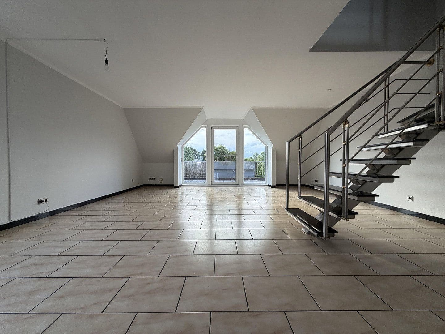 Prodej bytu 3+kk 105 m², Oberhausen, Severní Porýní-Vestfálsko Prodej bytu 3+kk 105 m², Oberhausen, Severní Porýní-Vestfálsko