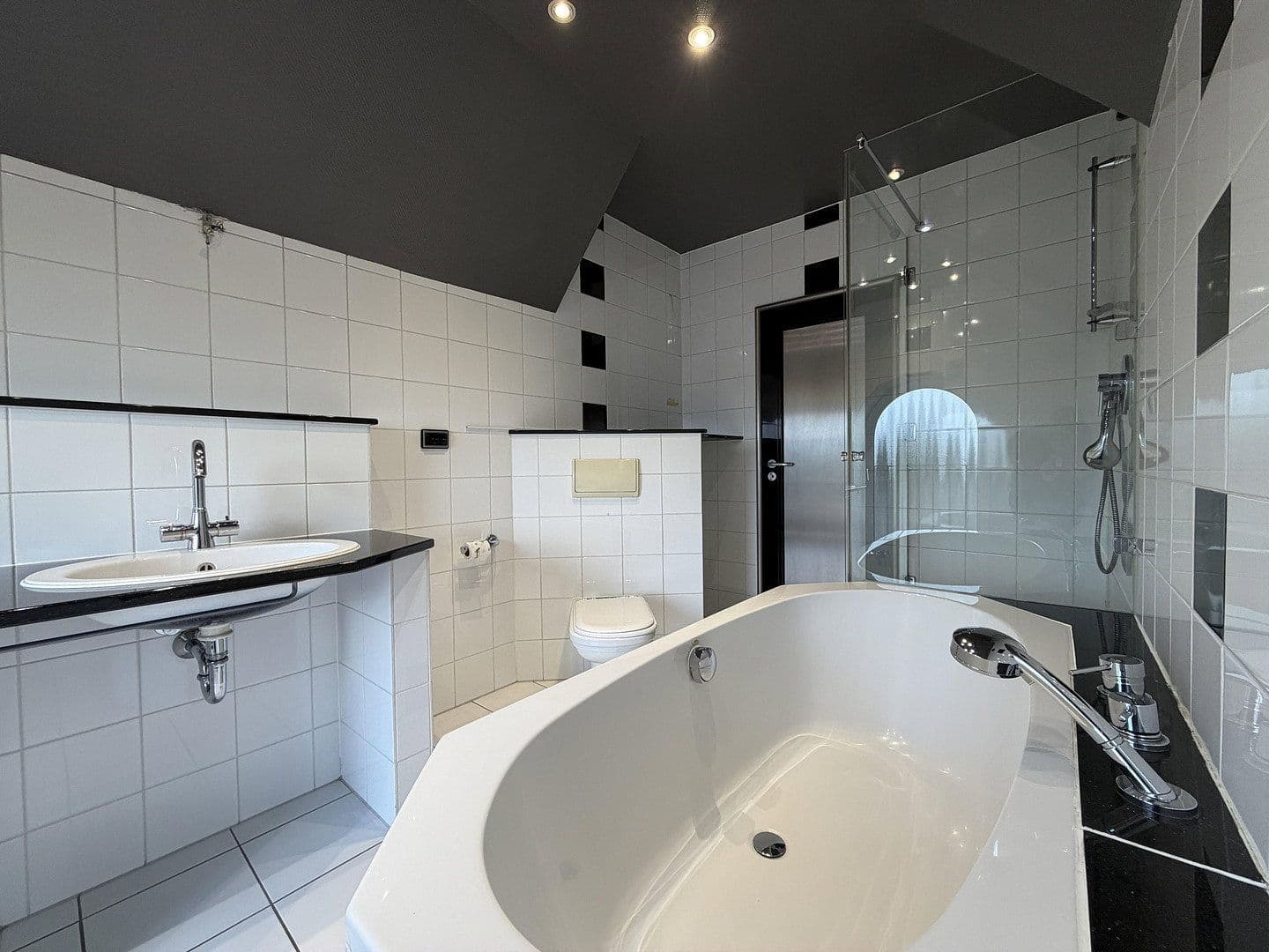 Prodej bytu 3+kk 105 m², Oberhausen, Severní Porýní-Vestfálsko Prodej bytu 3+kk 105 m², Oberhausen, Severní Porýní-Vestfálsko