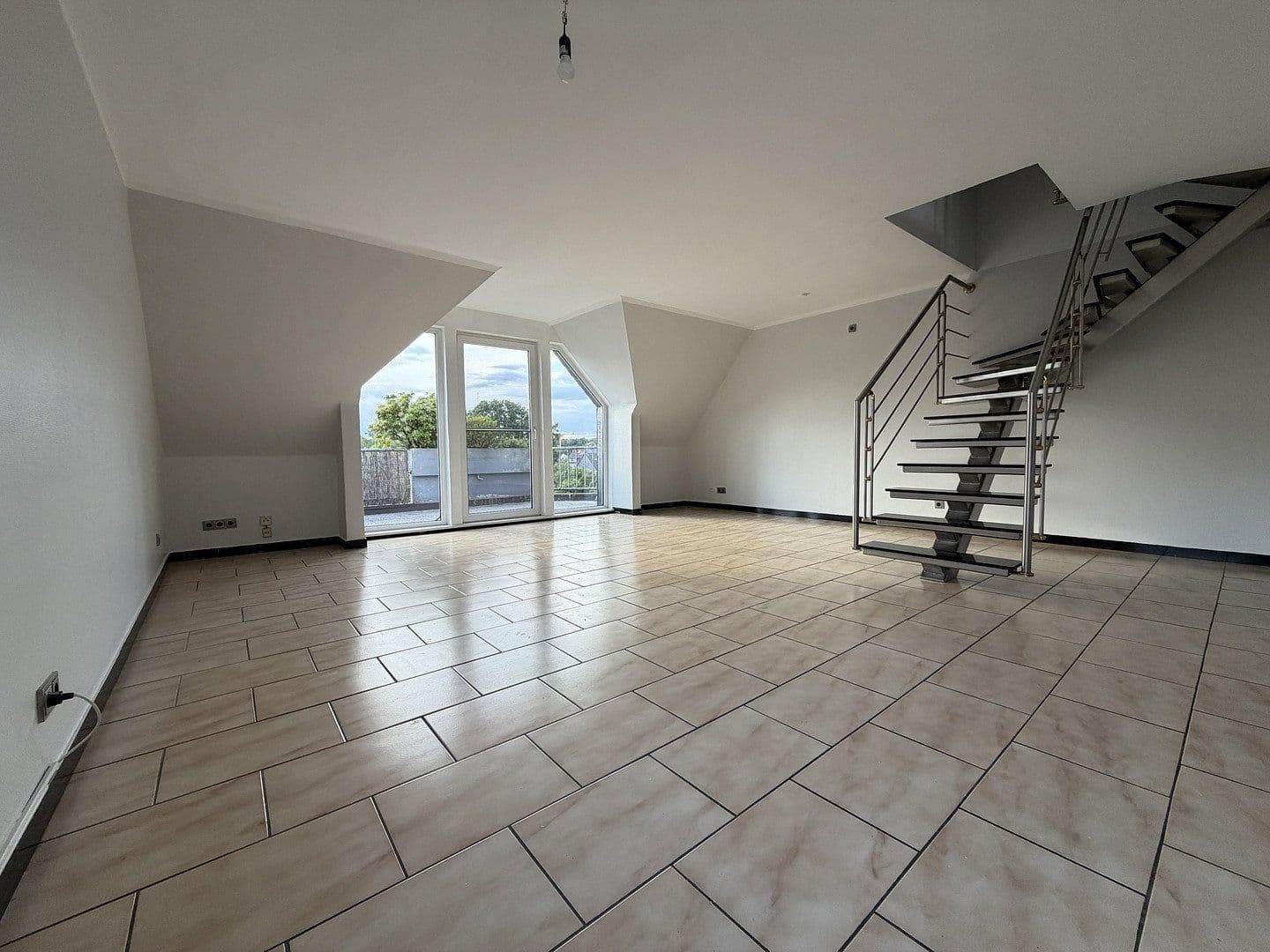 Prodej bytu 3+kk 105 m², Oberhausen, Severní Porýní-Vestfálsko Prodej bytu 3+kk 105 m², Oberhausen, Severní Porýní-Vestfálsko