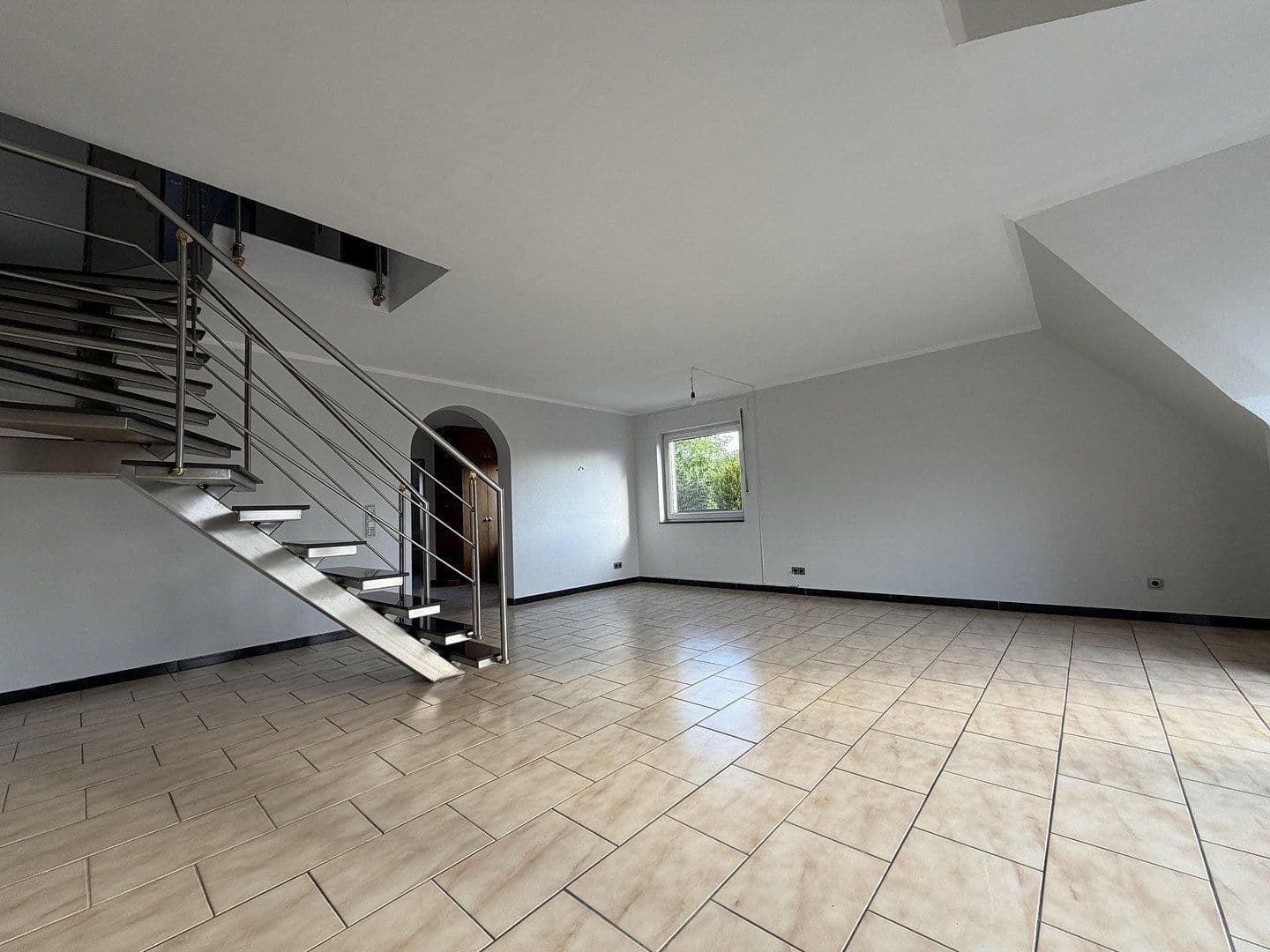 Prodej bytu 3+kk 105 m², Oberhausen, Severní Porýní-Vestfálsko Prodej bytu 3+kk 105 m², Oberhausen, Severní Porýní-Vestfálsko