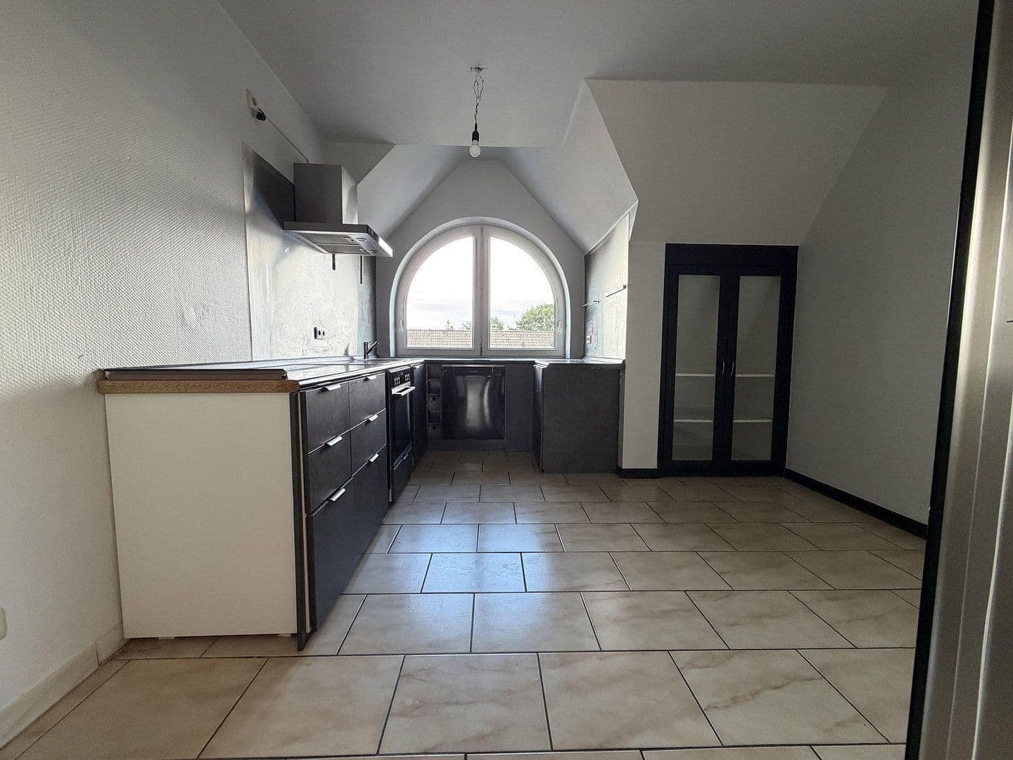 Prodej bytu 3+kk 105 m², Oberhausen, Severní Porýní-Vestfálsko Prodej bytu 3+kk 105 m², Oberhausen, Severní Porýní-Vestfálsko